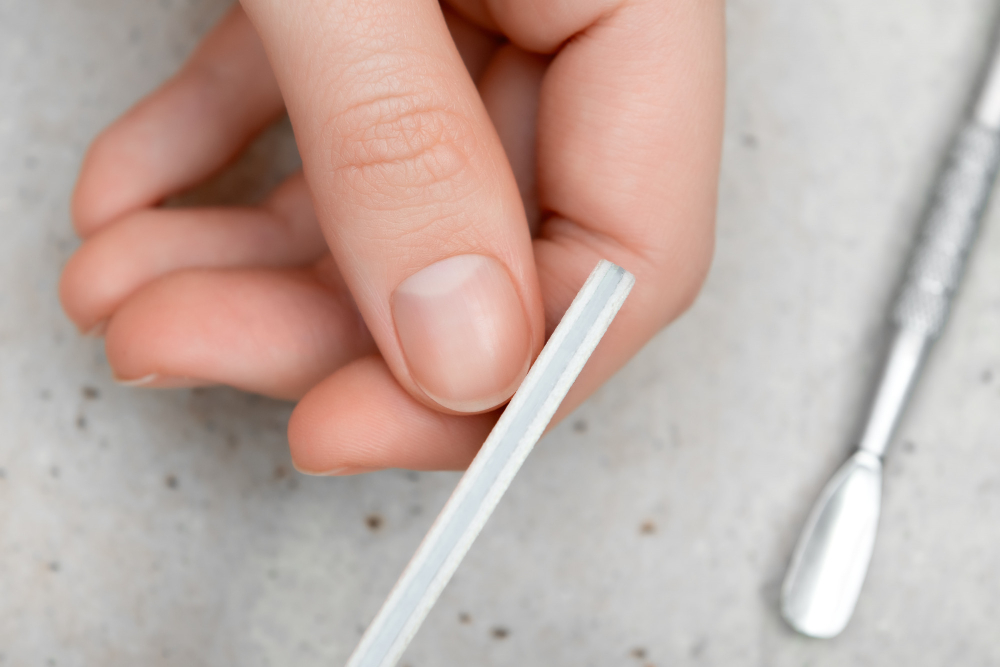 lifehack-of-the-day-pinching-your-nails-before-you-cut-them-ohlooks